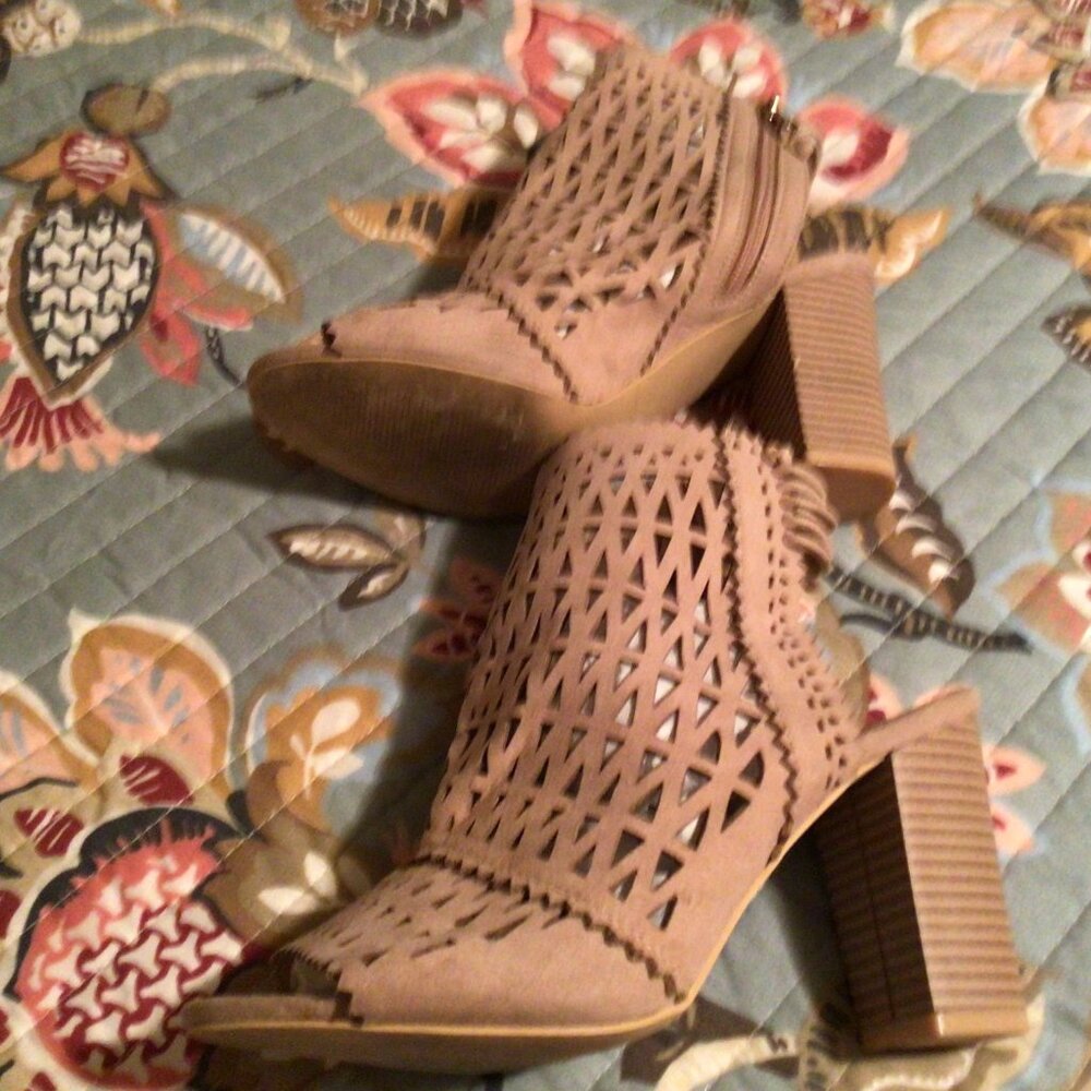 Mackin Girl Zip up block heel sandal  size 9
